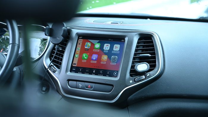 Ilustrasi Apple CarPlay pada mobil