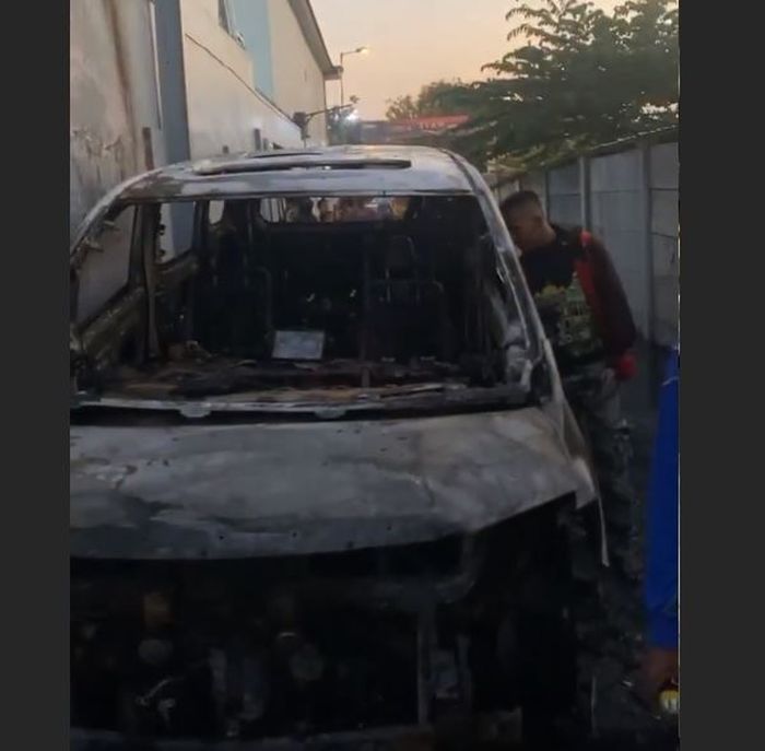 Kondisi Toyota Alphard Via Vallen usai terbakar