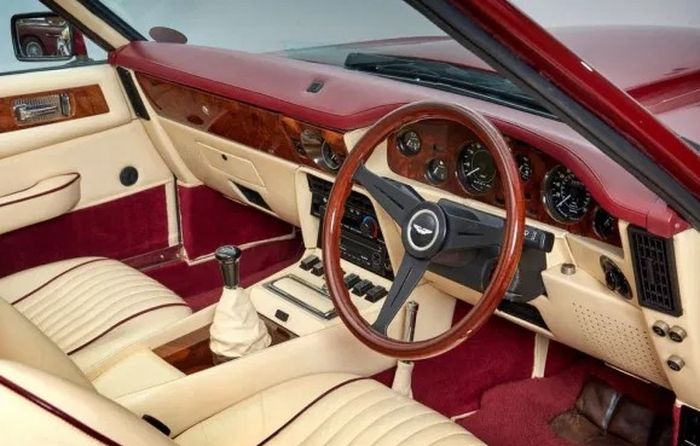 Interior Aston Martin V8 Volante Milik David Beckham