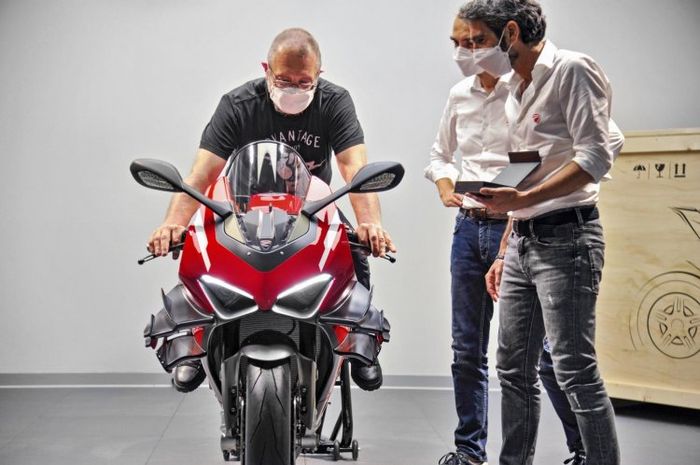 Pria Ini Jadi Orang Pertama di Dunia yang Miliki Ducati Superleggera V4 Edisi Terbatas