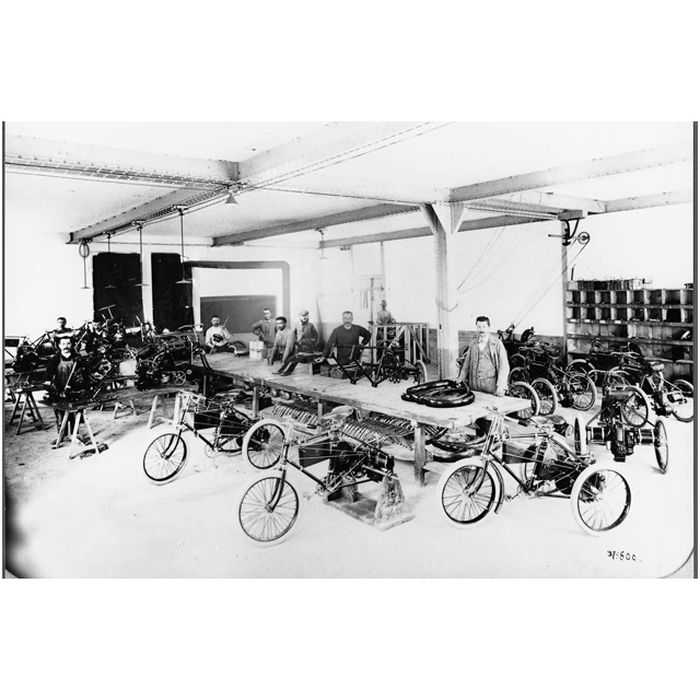 Pabrik perakitan sepeda Peugeot di masa lampau