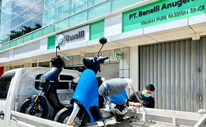 Dua skutik listrik, Benelli dan Keeway