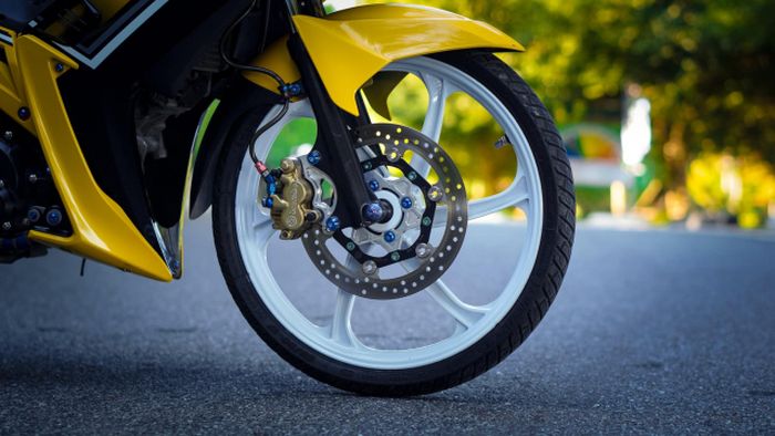 Pelek pakai punya Yamaha YAZ 125 dan set pengereman Brembo