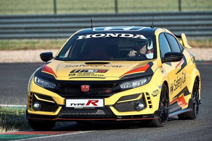 Baju luar Honda Civic Type R safety car ini tampil dengan livery nyentrik