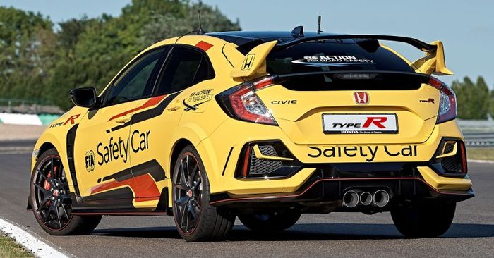 Tampang belakang Honda Civic Type R dibuat agresif