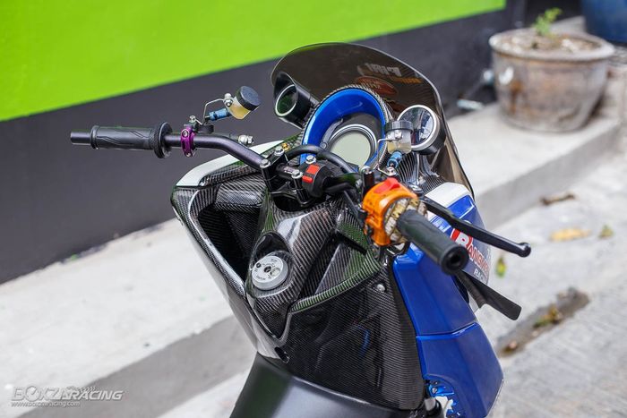 Tampilan bagian kokpitnya