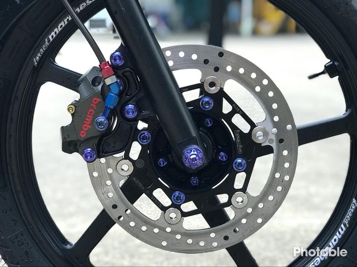 Rem depan diupgrade pakai kaliper Brembo