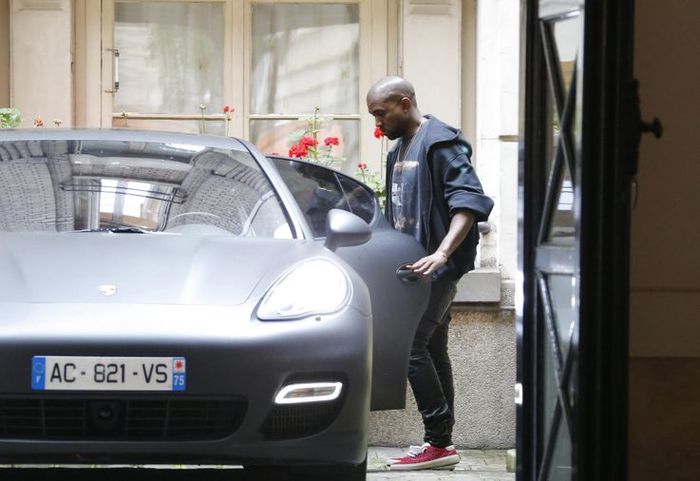 Koleksi mobil Kanye West: Porsche panamera