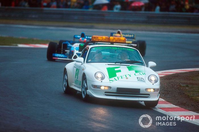 Safety car F1 Belgia 1995 menggunakan Porsche 911 GT2