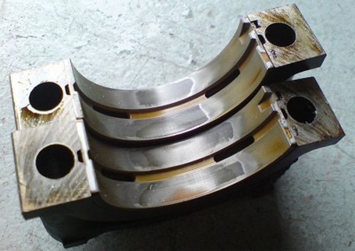 Ilustrasi keausan pada crankshaft bearing