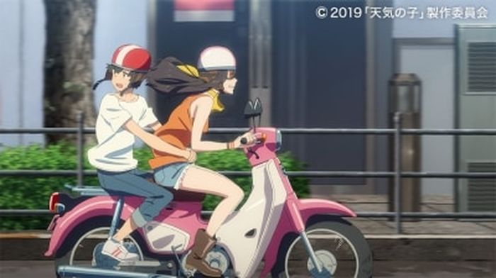 Honda Super Cub warna Summer Pink pada anime Weather No Ko