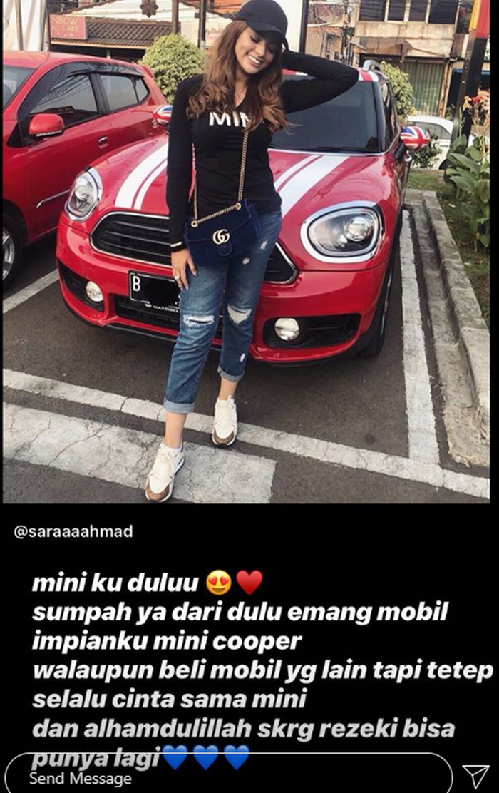 Story instagram Sarah Ahmad berpose dengan MINI Cooper