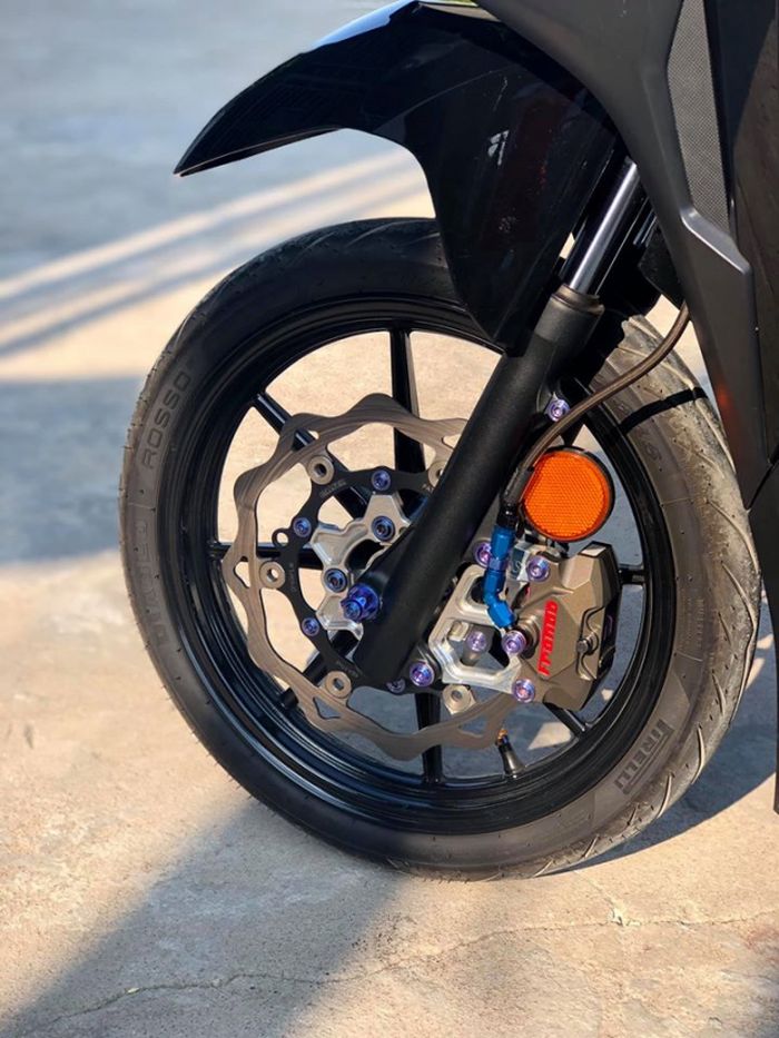 Pelek RCB dikombo dengan kaliper Frando dan cakram Galfer