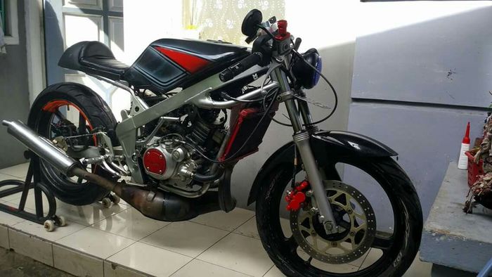 Ilustrasi Ninja 150 RR cafe racer.