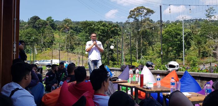 Menambah ilmu safety riding untuk member