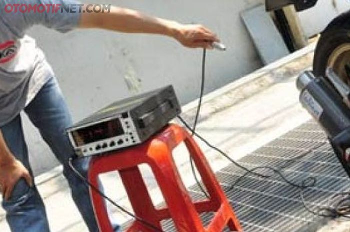 Ilustrasi simulasi tes kebisingan knalpot