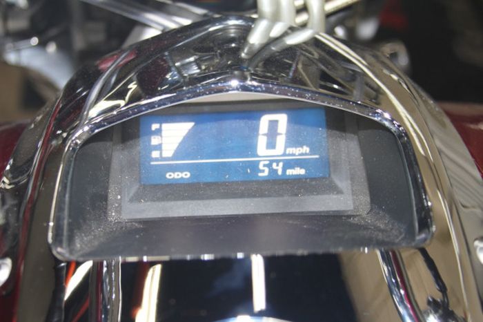Panel instrumen yang terpasang di Honda NRX 1800 Rune