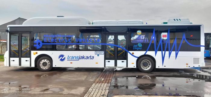 Layanan bus listrik Transjakarta beroperasi setiap hari, mulai pukul 10.00&ndash;20.00 WIB, dengan headway atau jarak keberangkatan	setiap 45 menit sekali