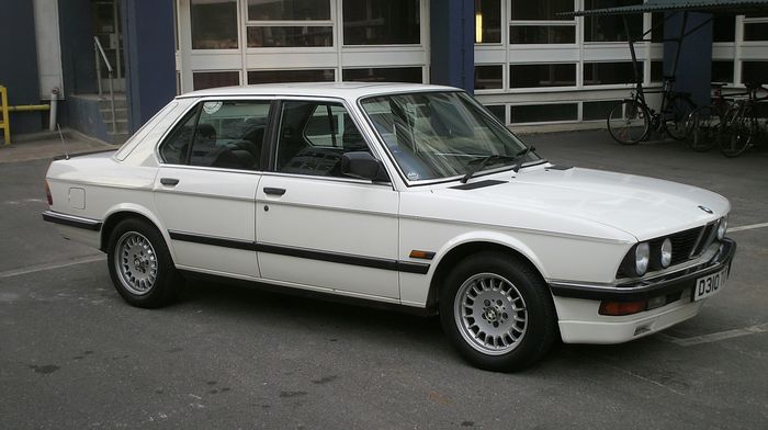 Ilustrasi BMW E28 1985 (bukan milik Eddi Brokoli)