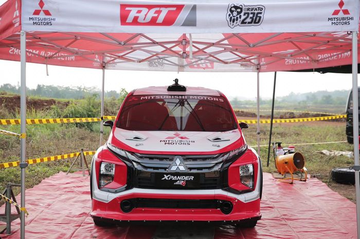 Uji coba perdana Mitsubishi XPANDER AP4  di lintasan gravel Sirkuit Tembong Jaya, Serang, Banten  pada Sabtu (11/07).