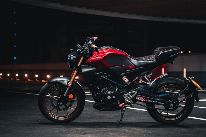 Modifikasi Honda CB300R yang menawan