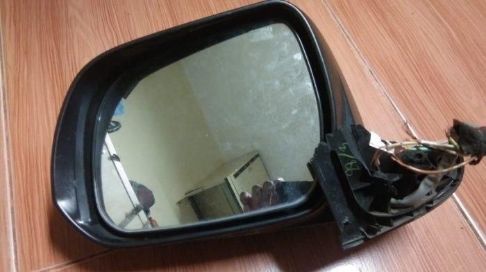 Ilustrasi spion Toyota Fortuner yang digasak dua spesialis maling di Tambora