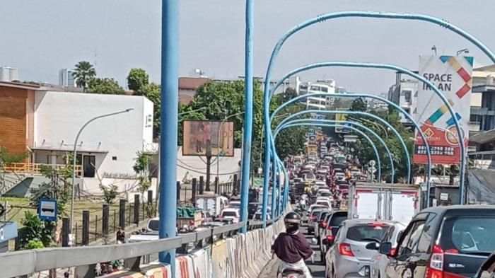 Jalan Jakarta-Jalan WR Supratman akan ditutup karena pembangunan fly over, polisi akan berlakukan rekayasa lalu lintas.