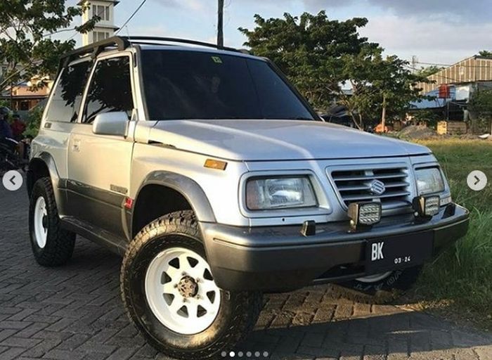 Suzuki Vitara 4x4 2 pintu CBU tahun 2000