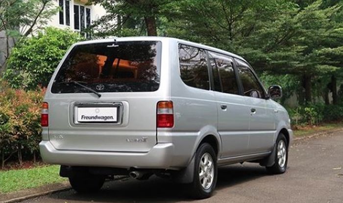 Toyota Kijang LGX 2.0 Efi Matik tahun 2000