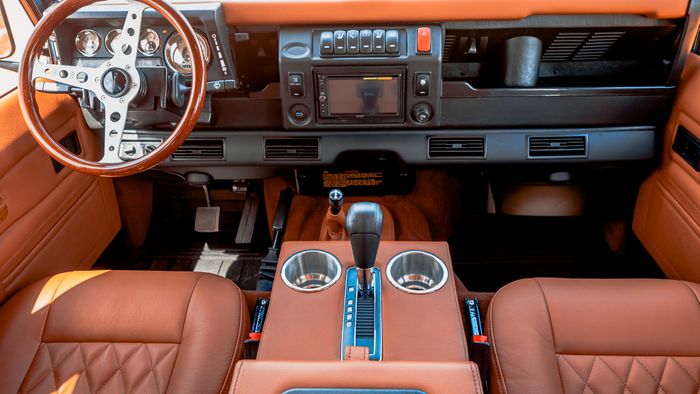 Tampilan kabin Land Rover Defender kreasi East Coast Defender