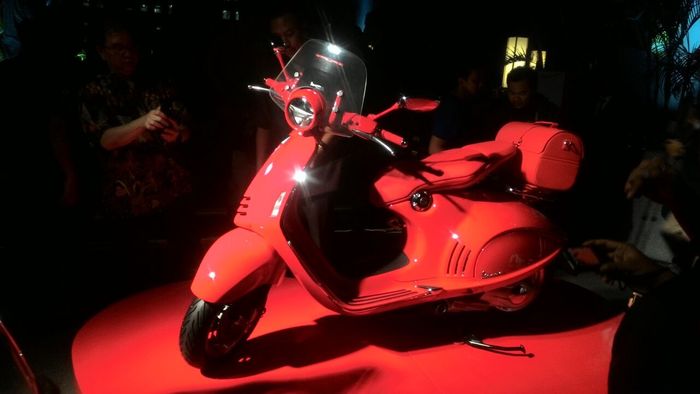 Vespa 946 RED