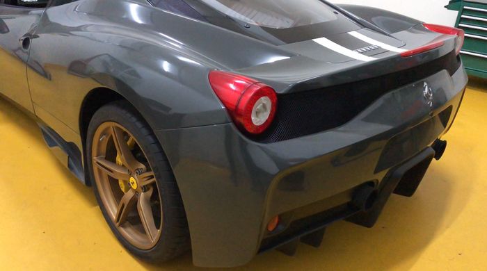 Tampak belakang Ferrari 458 Speciale hasil selundupan yang akan dilelang Kejagung RI