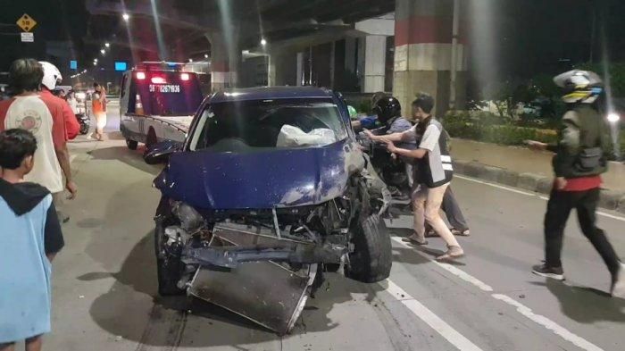 Ilustrasi kecelakaan mobil di malam hari