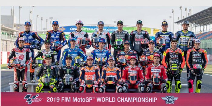 Line-up pebalap MotoGP 2019 saat sesi foto di Sirkuit Losail, Qatar