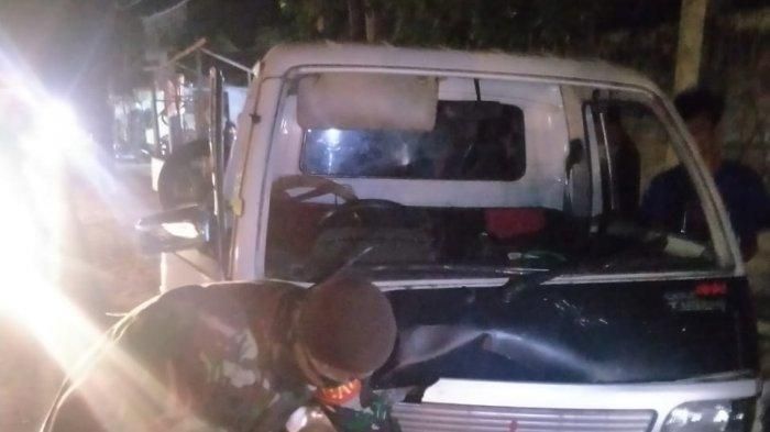 Sebuah kecelakaan melibatkan mobil pikap Mitsubishi dan tiga unit motor di Cianjur, Sabtu