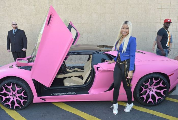 Hamil Anak Pertama, Rupanya Nicki Minaj Punya Mobil Kesayangan yang Dijuluki Barbie Bentley