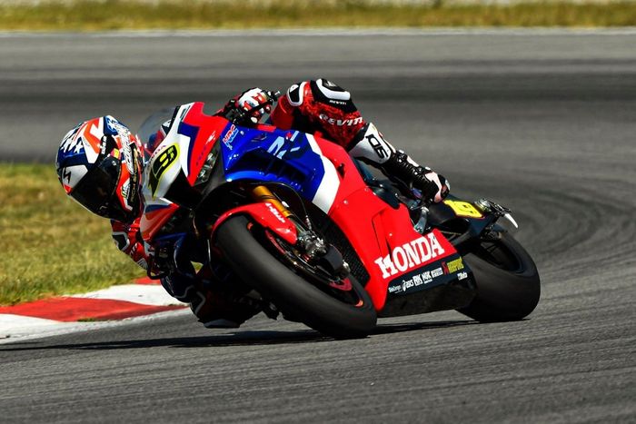 Alvaro Bautista yang kini membela tim pabrikan Honda di WSBK juga bisa saja menjadi pilihan.