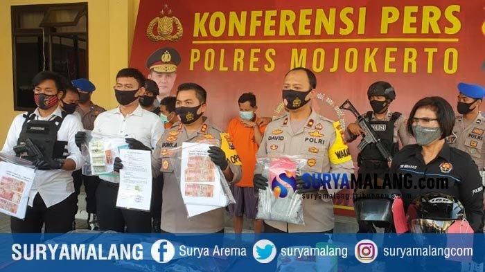 Satreskrim Polres Mojokerto berhasil menangkap tiga pelaku kejahatan pecah kaca yang mengincar nasabah bank