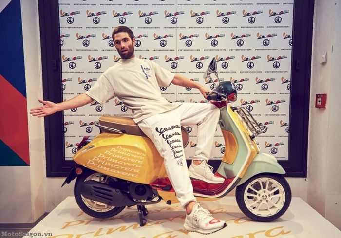 Warna-warni, Inilah Vespa Primavera Edisi Terbatas Ala Sean Wotherspoon