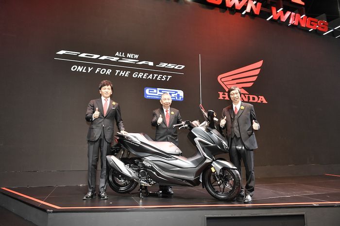Presiden Direktur AP Honda, Shigeto Kimura mengenalkan All New Honda Forza 350 di Bangkok International Motor Show 2020