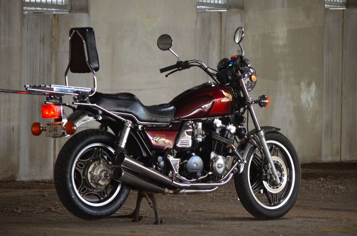 Penampakan Honda CB900C Custom