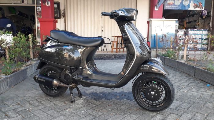 Modifikasi Vespa Full Carbon Kevlar