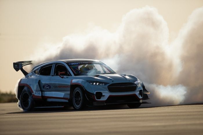 Ford Mustang Mach-E 1400, mobil listrik yang juga bisa diajak ngedrift