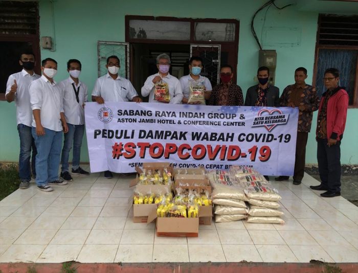 Yamaha berikan sumbangan sembako bagi warga yang terdampak di sekitar Dealer Yamaha Sabang Raya