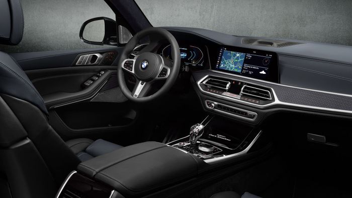 Tampilan kabin BMW X7 Dark Shadow Edition