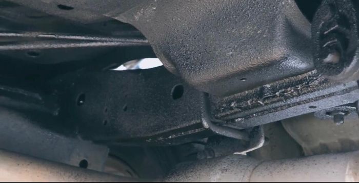 Bagian kolong mobil setelah dilakukan treatment antikarat