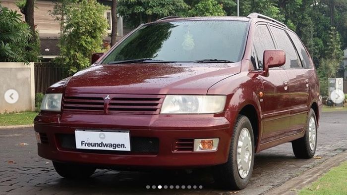 Mitsubishi Chariot Grandis tahun 2000