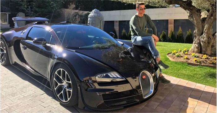 Salah sastu koleksi Ronaldo yakni Bugatti Veyron