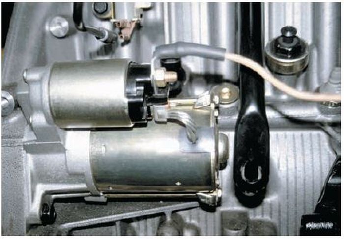 Starter motor dengan solenoid