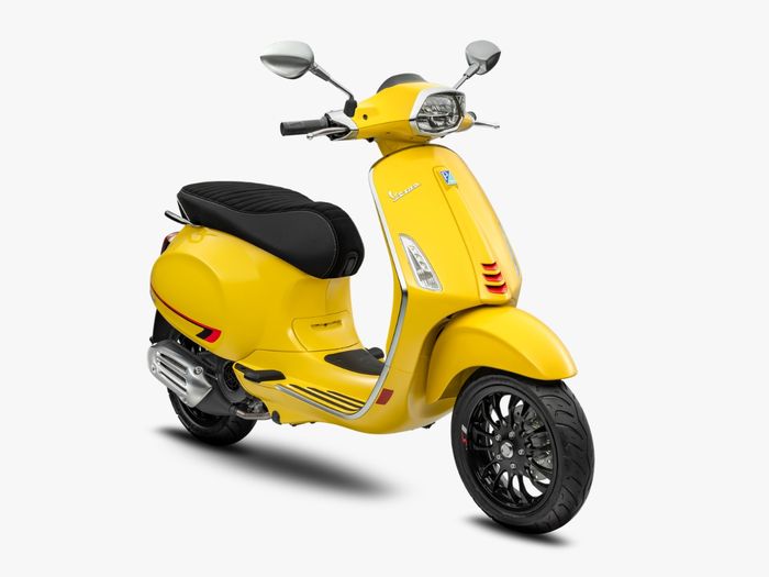 Warna Yellow Sole yang melekat di Vespa Sprint S i-get ABS punya kesan sporty